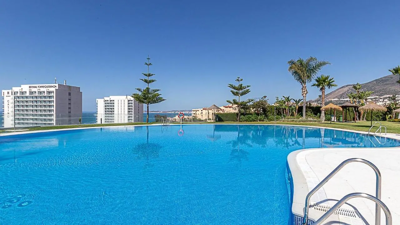 Stunning Sea And Mountains Views Close To The Beach ! 贝纳尔马德纳